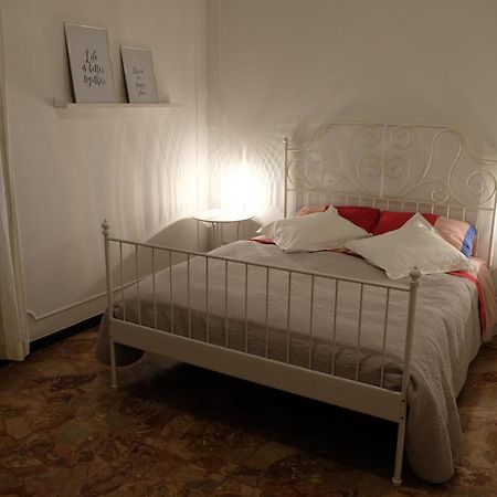 Spaziosa Matrimoniale Nel Centro Di Modena Apartment Ngoại thất bức ảnh