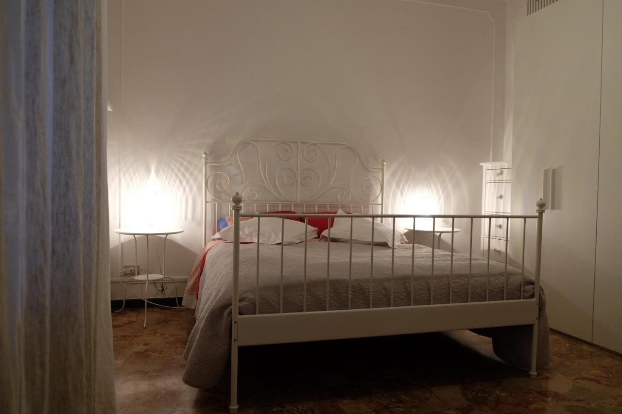 Spaziosa Matrimoniale Nel Centro Di Modena Apartment Ngoại thất bức ảnh