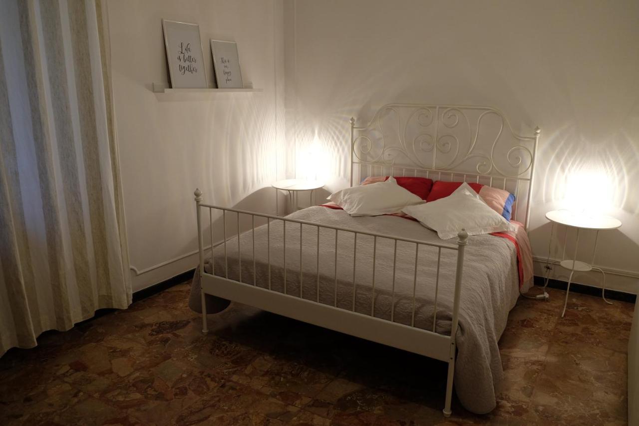 Spaziosa Matrimoniale Nel Centro Di Modena Apartment Ngoại thất bức ảnh