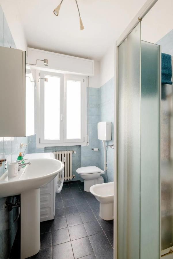 Spaziosa Matrimoniale Nel Centro Di Modena Apartment Ngoại thất bức ảnh