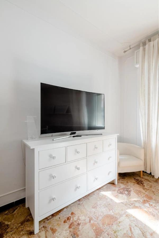 Spaziosa Matrimoniale Nel Centro Di Modena Apartment Ngoại thất bức ảnh