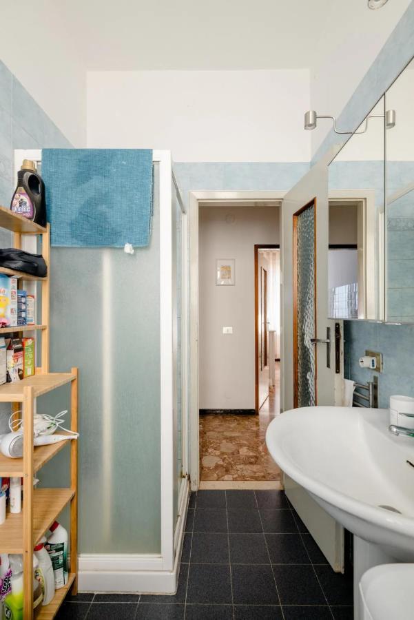 Spaziosa Matrimoniale Nel Centro Di Modena Apartment Ngoại thất bức ảnh