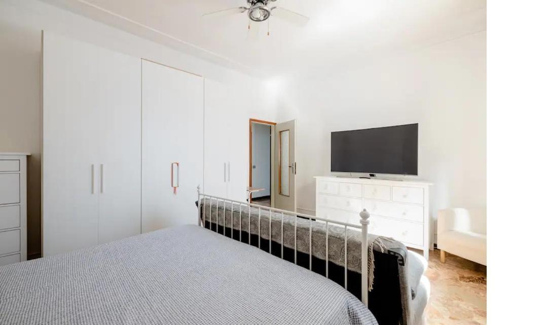 Spaziosa Matrimoniale Nel Centro Di Modena Apartment Ngoại thất bức ảnh